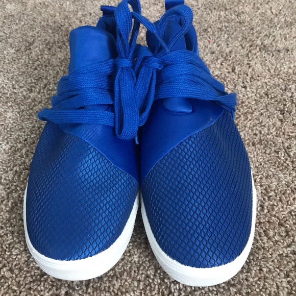 New never worn blue sneakers - Picture 1 of 2